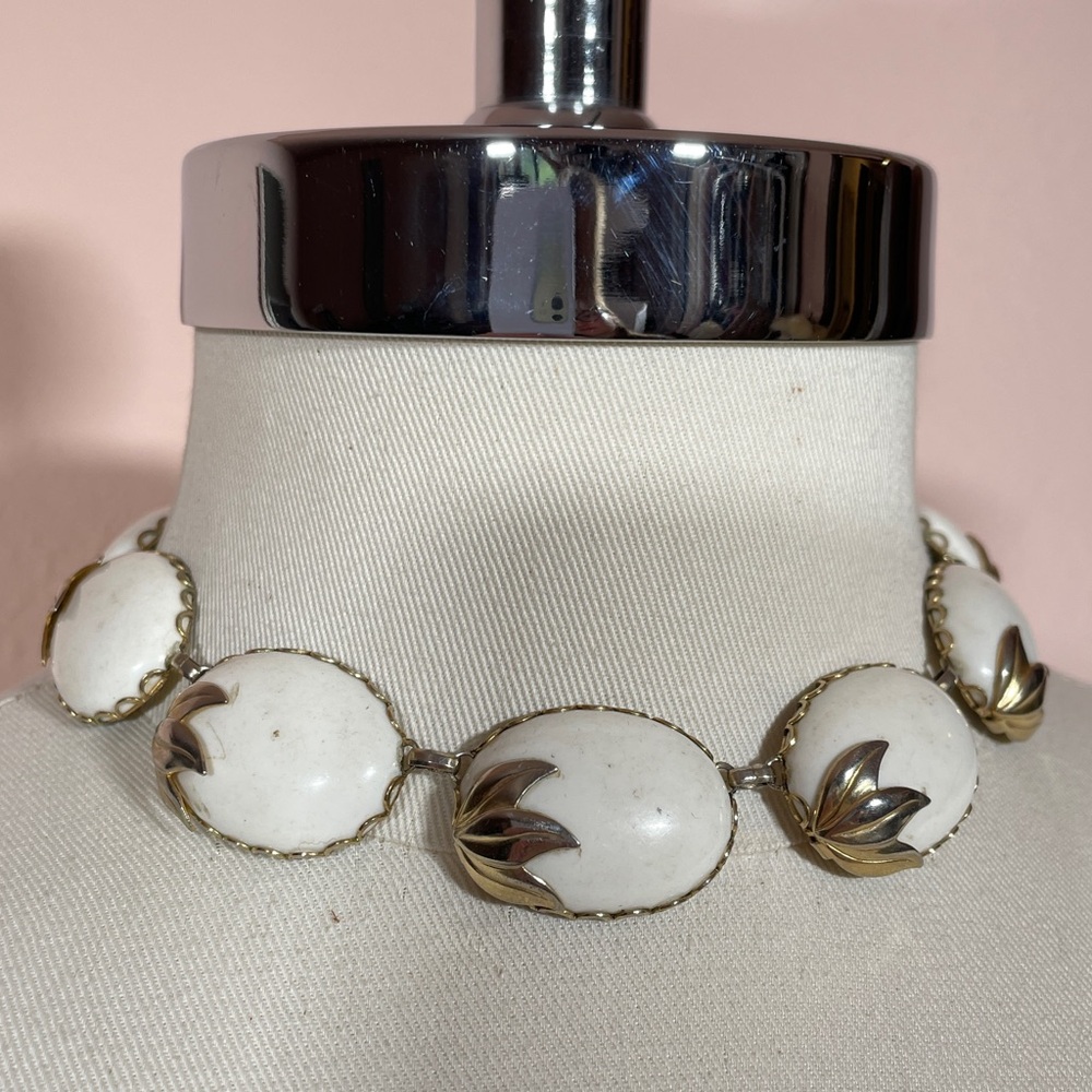 Vintage 50’s Mid Century Modern Fall Autumn Leaf Cottage Core Hook Back Necklace - Picture 8 of 8